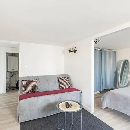 200 M Avec Terrasse Et Jardin * Royan