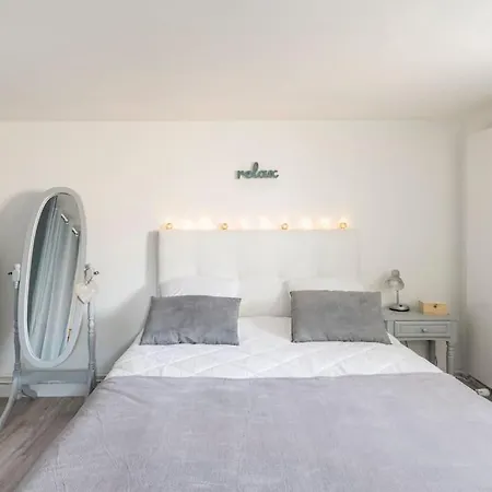 公寓 200 M Avec Terrasse Et Jardin 鲁瓦扬