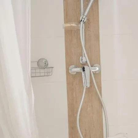 公寓 200 M Avec Terrasse Et Jardin *