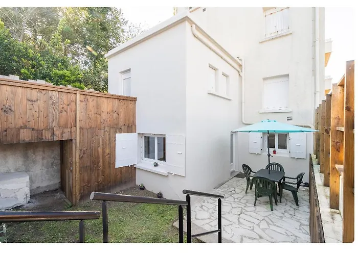 Apartment 200 M Avec Terrasse Et Jardin