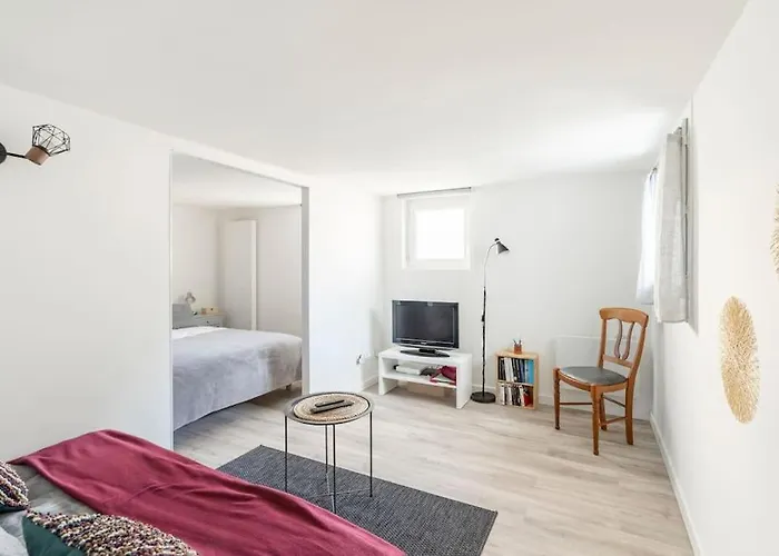 200 M Avec Terrasse Et Jardin